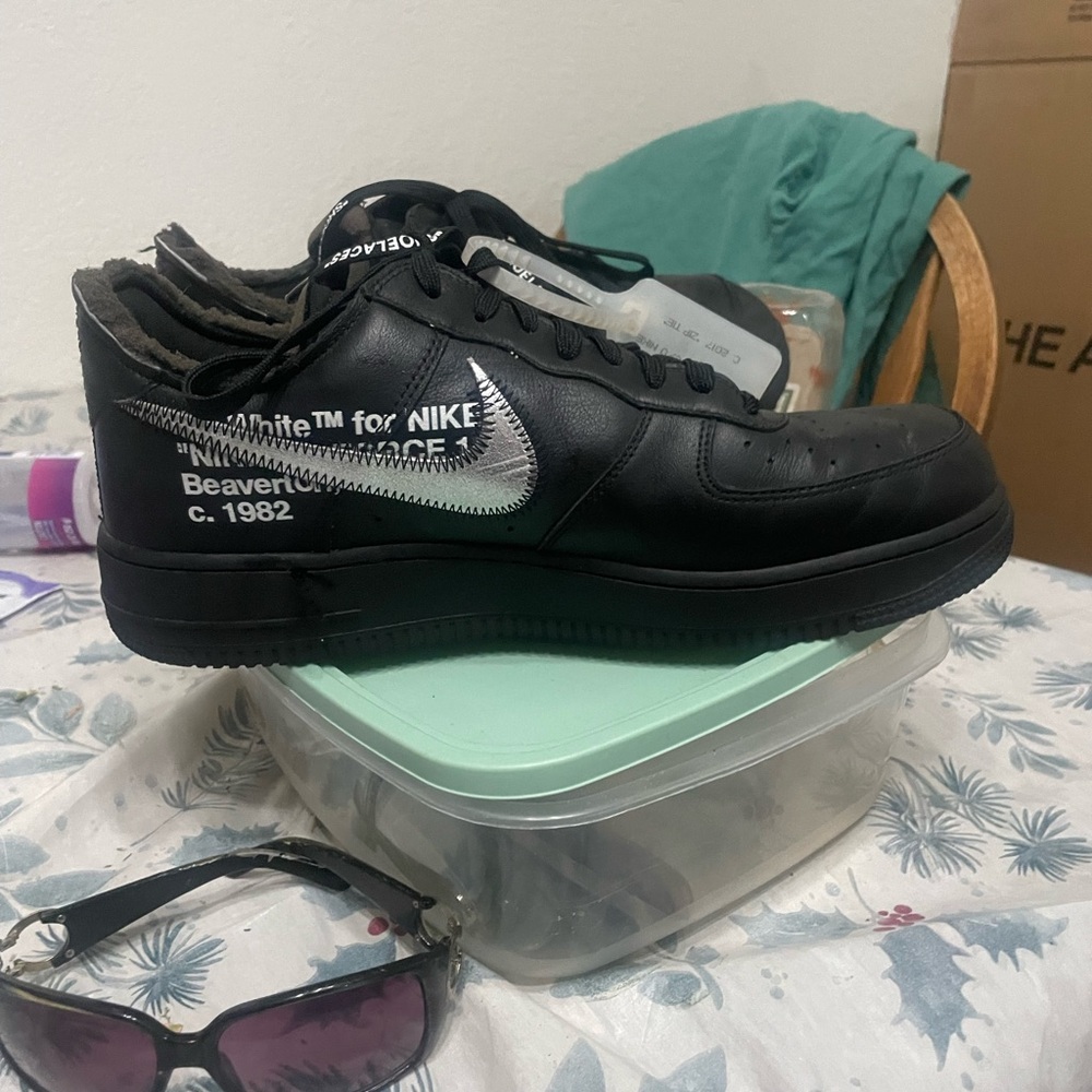 Men’s Nike tennis shoes